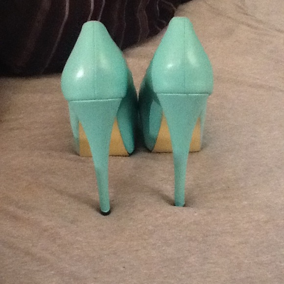 Heels - Picture 3 of 3